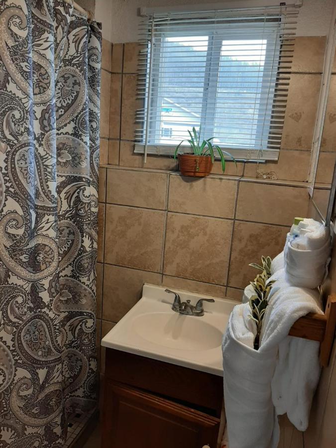 Clarysville Motel Frostburg Экстерьер фото